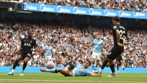 Brennan Johnson scores for Tottenham