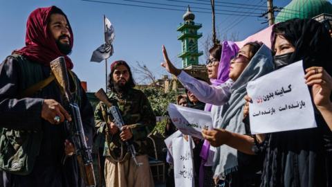 Demonstrators in Kabul opposite Taliban officials, 8 September 2021