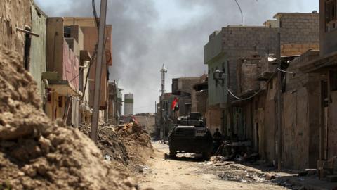 Smoke billows as Iraqi forces advance towards the Old City of Mosul on 19 June 2017