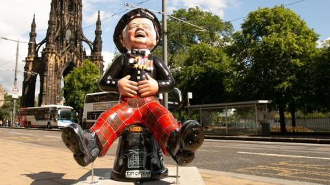 Tom Gilzean with his Oor Wullie sculpture