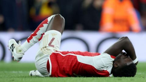 Bukayo Saka looks frustrated after Arsenal were not awarded a late penalty