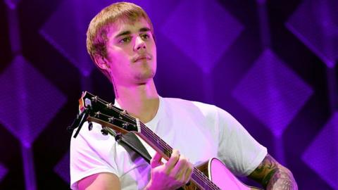 Justin Bieber performs onstage during 102.7 KIIS FM's Jingle Ball 2016