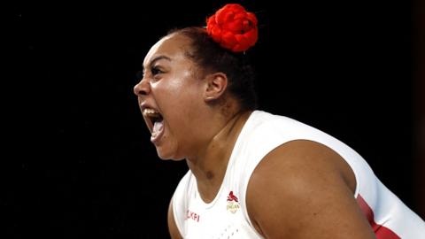 Emily Campbell celebrates after she sets a Commonwealth Games record