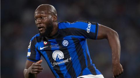 Inter Milan striker Romelu Lukaku running