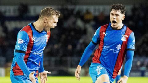 Inverness Caledonian Thistle's Billy Mckay (left) celebrates