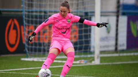 Rose Kite of Oxford United women kicking the ball