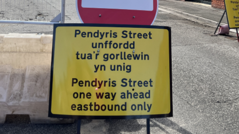 A mistranslated Welsh road sign in Cardiff