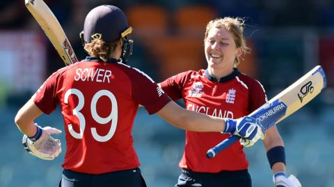 Nat Sciver and Heather Knight