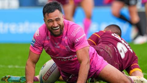 Peta Hiku smiles after scoring for Hull KR