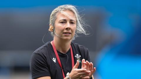 Elinor Snowsill coaching 