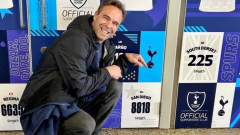 Andrew Smith points to a San Diego Spurs sign