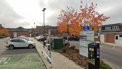 Roseway Car Park in Gainsborough. The picture includes the parking machine and a sign. 