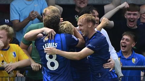 Mansfield celebrate Will Evans' late winner