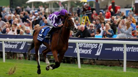 Minnie Hauk, ridden y Ryan Moore, wins the Yorkshire Oaks