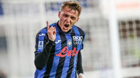 Mateo Retegui celebrates scoring for Atalanta