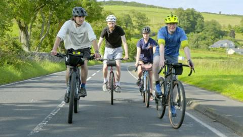 Somhairle agus a charaidean