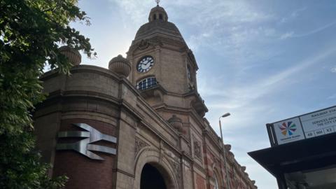 Existing entrance to Leicester Railway station on London Road, built in the 1890s.