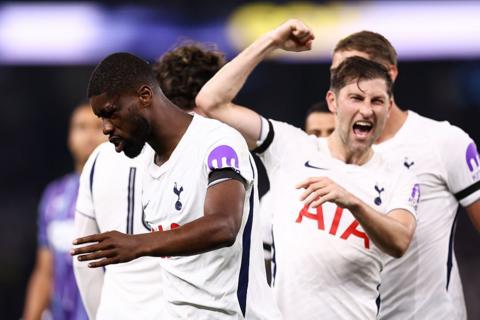 Ben Davies celebrates his goal