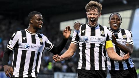 St Mirren players celebrating