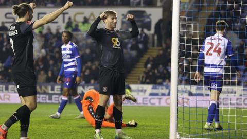 Zian Flemming celebrates scoring for Burnley against Reading in the FA Cup