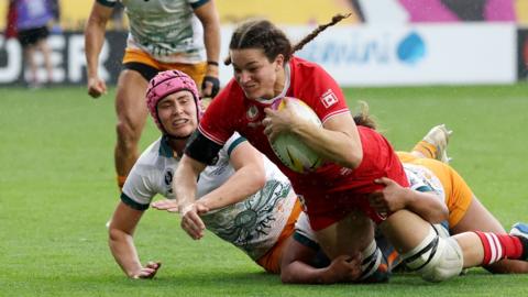 Canada score a try against Australia