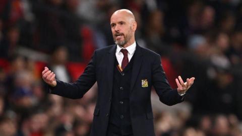  Erik ten Hag reacts