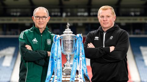 Martin O'Neill and Neil Lennon pose with the Scottish Cup