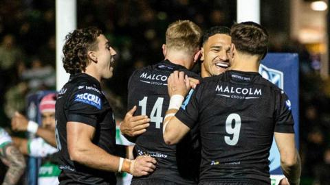 Glasgow Warriors enjoyed a comfortable 42-10 victory over Benetton