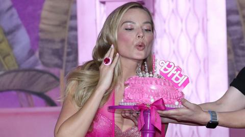 Margot Robbie with a barbie themed cake