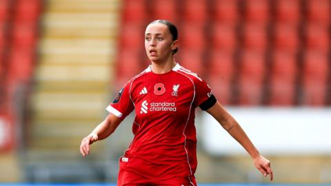 Mia Enderby playing for Liverpool against Tottenham
