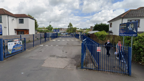 Ysgol Uwchradd Llanisien