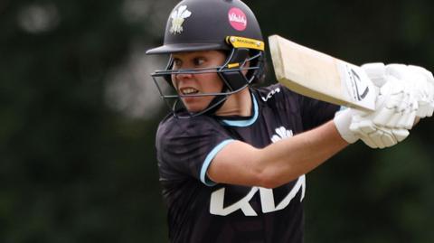 Alice Davidson-Richards batting