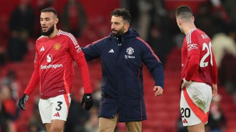 Ruben Amorim with Noussair Mazraoui and Diogo Dalot