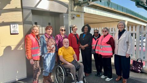 People at the lift entrance posing for a photo