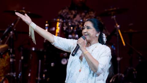 Indian singer Asha Bhosle performs at the '75 years of Asha' concert at Carnegie Hall, New York, New York, April 17, 2008.
