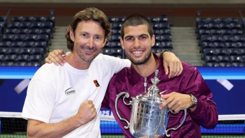 Juan Carlos Ferrero and Carlos Alcaraz celebrate with the 2025 US Open trophy