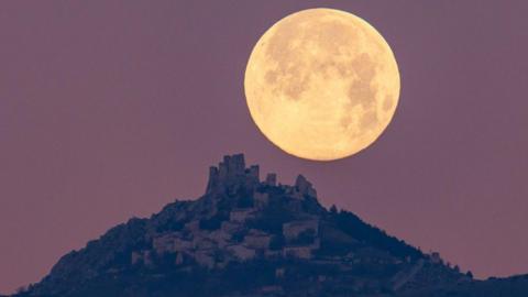 Wolf Moon over Italy in 2023.