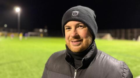 Manaidsear sgioba Leòdhas is na Hearadh, Colin George Moireasdan.