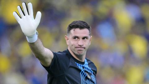Emi Martinez playing for Argentina