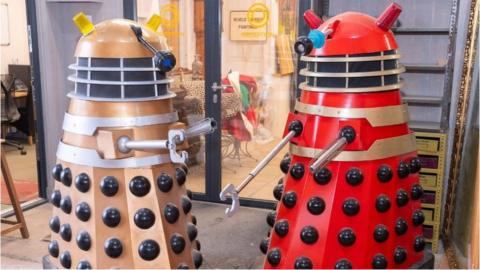 The two Daleks outside the auction house