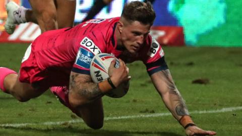 Liam Sutcliffe scores a try for Leeds