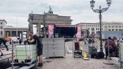 Workers take down Berlin Pride main stage 