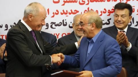 Thierry Bollore (L), deputy director in Competitiveness at Renault Group, Mansour Moazami (C) Chairman of the Board of Directors of IDRO Group, after signing documents in Tehran, Iran, 07 August 2017.