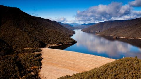 The Talbingo Reservoir, ringed by bushland in the Kosciuszko National Park