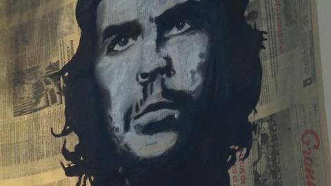 Graffiti-style depiction of Che Guevara, using newspapers as a canvas