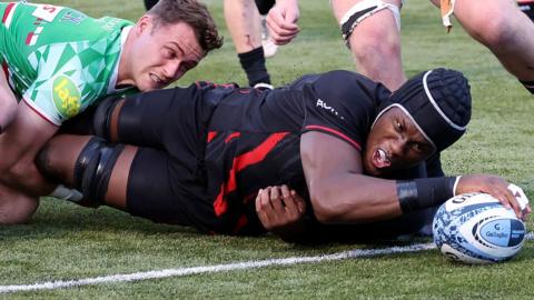 Maro Itoje was one of six England World Cup players back in the Saracens starting XV