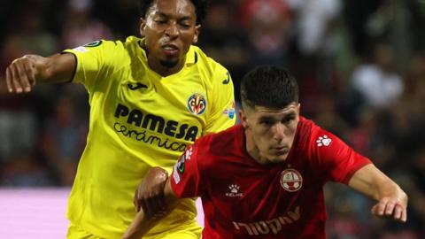 Hapoel Beer Sheva's Or Dadia (right)