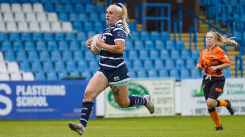 Warrington Wolves secure comeback win and Featherstone Rovers dominate in Women's Super League matches.