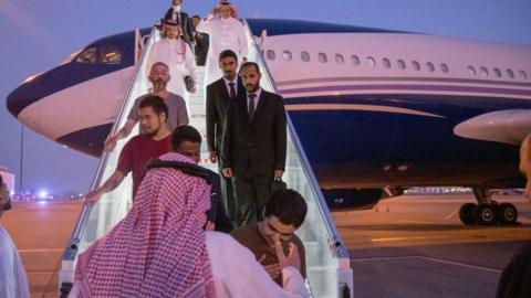 Plane carrying 10 prisoners of war (five British citizens, one Moroccan, one Swede, one Croat, and two Americans) are seen arriving in Riyadh