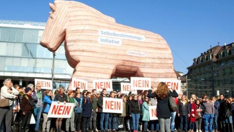 Model of a Trojan horse used by No campaign